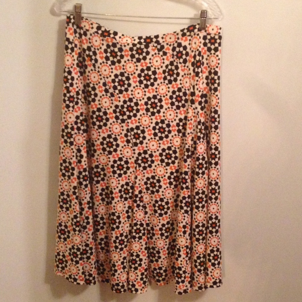 Calf-length L Nine West Skirt